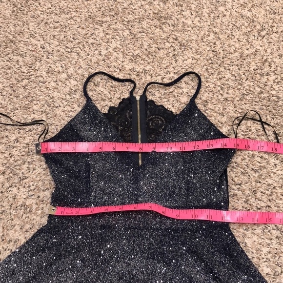 Windsor Dress Size Medium Navy Blue Glitter Lace Cut Out Back - Picture 9 of 10